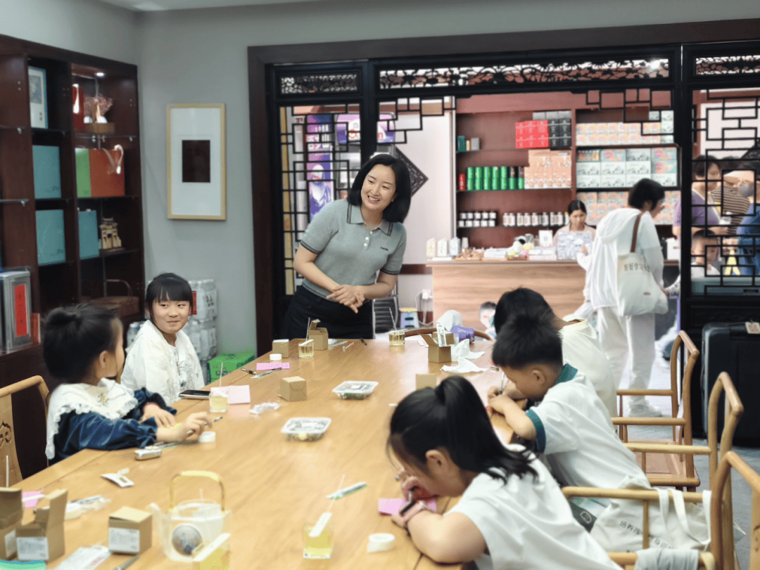 举办“以香传情·手作感恩”母亲节主题社教活动mg不朽情缘网站以传统工艺致敬母爱——中徽博(图1)