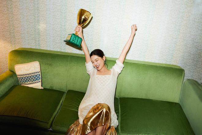 从打工妹到香奈儿大使辛芷蕾珠宝进阶史不朽情缘首页中国第三位威尼斯影后！(图1)